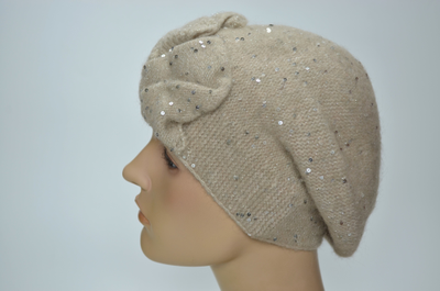 Одинарный женский зимний берет с бантом