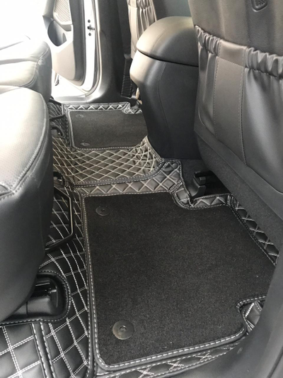 Коврики Люкс 3D черная экокожа и белая отстрочка