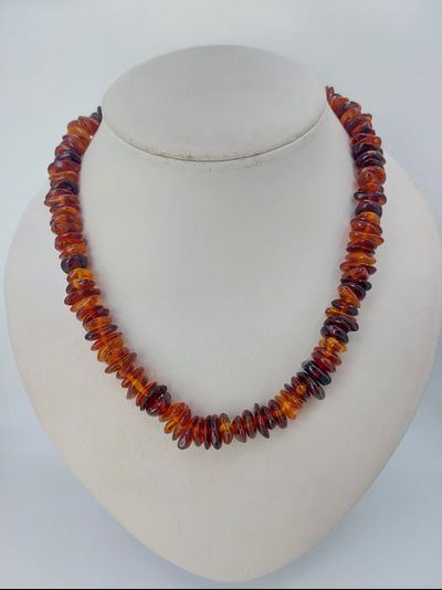 Бусы простые из коньячного янтаря