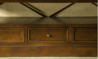 Тумба под ТВ и технику с 3 нижними ящиками на цоколе.