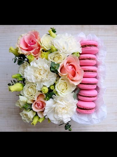 Коробочка с макарунами "Love"