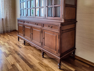 Буфет винтажный четыре двери.