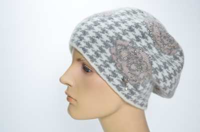 Вязаный итальянский берет Визио с цветками и стразами