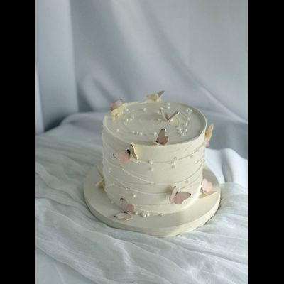 Торт с бабочками