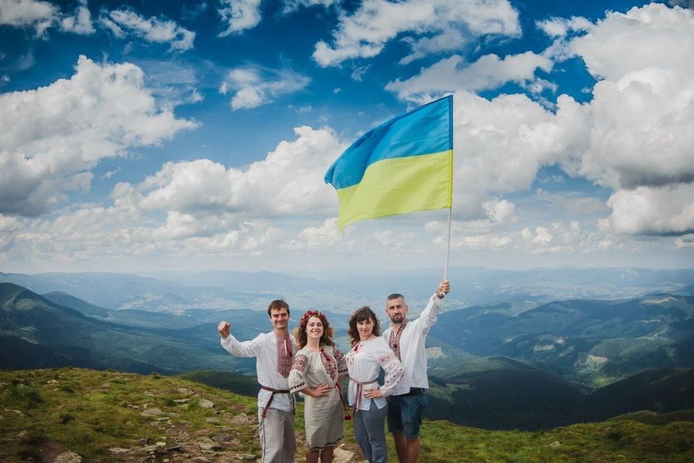Карпати влітку Літо розпочалося – гайда у гори? ТОП-5 місць для літнього відпочинку.