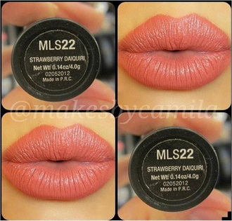 Матовая помада NYX Matte 22 Strawberry Daiquiri (Клубничный Дайкири)