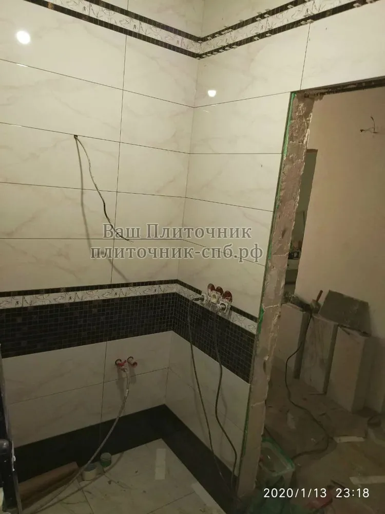 укладка плитки с декором из мозаики по эскизу заказчика