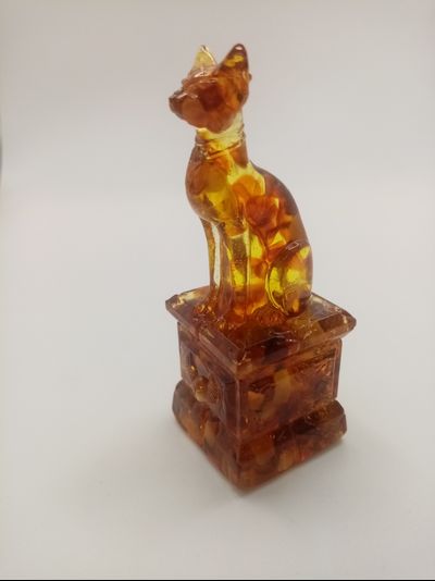 Сфинкс на подставке янтарь,заливка