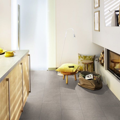 Виниловый пол Wineo 400 Stone Vision Concrete Chill DLC00135 в интерьере кухни