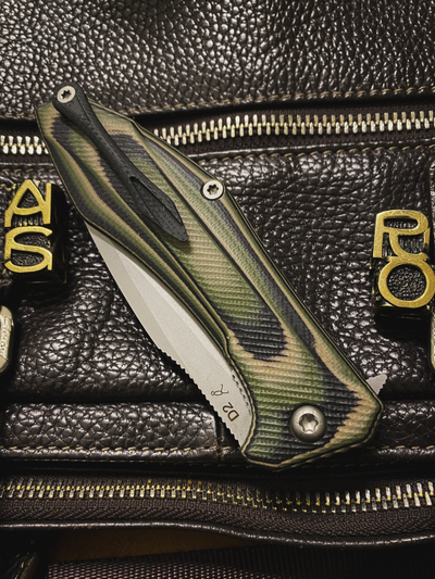 Складной нож Грач сталь D2, рукоять G10, цвет тайга