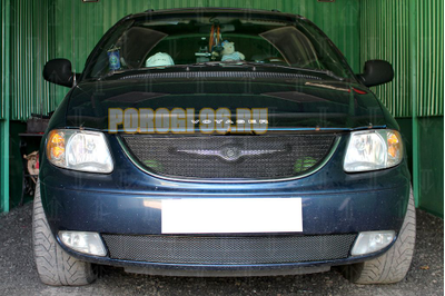Защита радиатора Chrysler Voyager IV 2001-2004 (3D) black верх PREMIUM