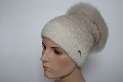 Стильная шапка вязаная с мехом Vizio Италия 6711 TP белая с бежевым