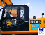 Cтекло двери верхнее без выреза под форточку закаленное JCB JS 205LC