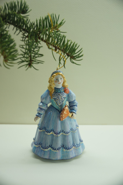 Золушка на балу