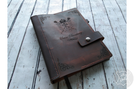 кожаный ежедневник в мягкой обложке с гравировкой герба Санкт-Петербурга 