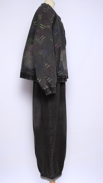 Джинсовка-бомбер "ЦВЕТНЫЕ ШТРИХИ" черная, синяя р.46-52