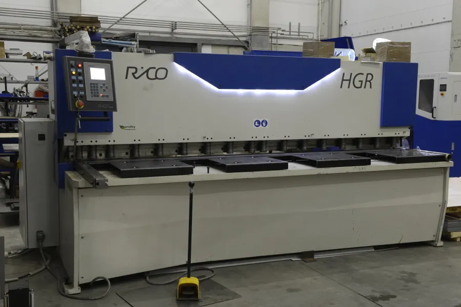 Гидравлические гильотинные ножницы Rico HGR 306 (Португалия)
Длина рубки до 3000мм. Толщина рубки стали от 0,4 до 6,0мм