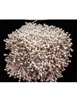 Тычинки капельки около 340 нитей , двусторонние , белый