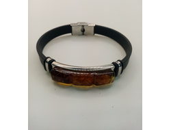 Браслет на каучуковом ремне с янтарем.