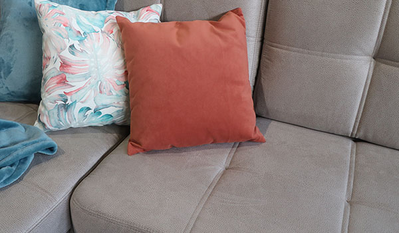 ДВУСПАЛЬНЫЙ РАСКЛАДНОЙ ПРУЖИННЫЙ УГЛОВОЙ ДИВАН-КРОВАТЬ БЕРЛИН, С РЕГУЛИРУЕМЫМИ ПОДУШКАМИ, МЕТАЛЛОСКЕЛЕТ, СО СПАЛЬНЫМ МЕСТОМ И МЕХАНИЗМОМ ДЕЛЬФИН, ШИРОКИЕ ПОДЛОКОТНИКИ С ДЕКОРОМ И СИСТЕМОЙ ХРАНЕНИЯ