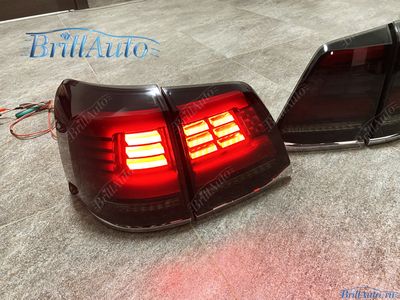 Cтопы Toyota Land Cruiser 200 07-15 LED темные БЕГАЮЩИЕ