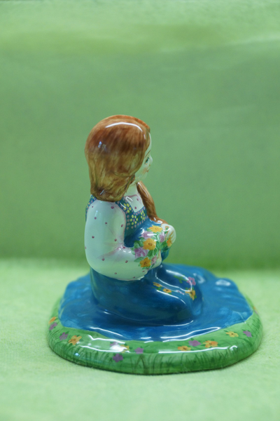 Девочка с венком