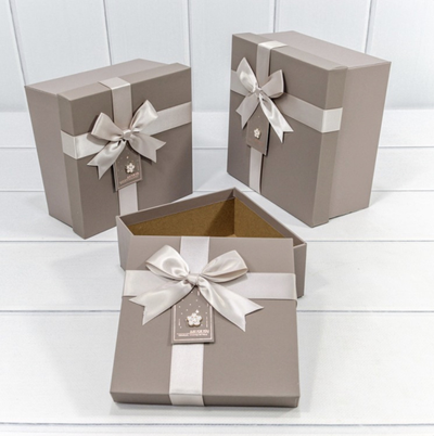 Коробка подарочная с бантом и цветком (серая), 15*15*6,5см