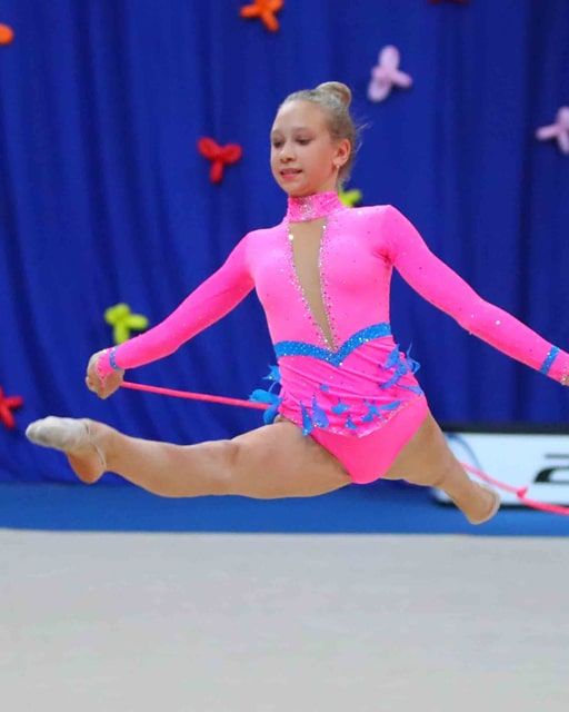 Осенний триумф спортивная гимнастика. Молодые гимнастки. Юные спортсменки. Юные гимнастки домашнее. Юные гимнастки задний.