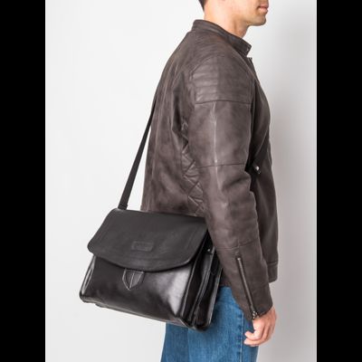 Кожаная сумка через плечо Albano black (арт. 5006-01)