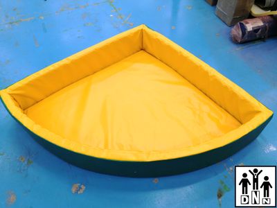 Детский сухой бассейн угловой R150xH36 зеленый без аппликаций DNN