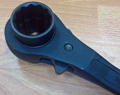 Ключ монтажный коликовый 30х32 с трещоткой и переключателем