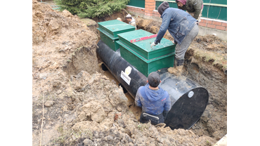 Выравнивание септика ЕВРОЛОС ГРУНТ 8+ по уровню