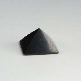 Пирамида из шунгита полированная для водителя со скотчем , 40*40мм