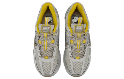 Купить на официальном сайте оригинал Кроссовки Nike Zoom Vomero 5 Light Bone женские FJ7694-020