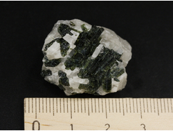 Турмалин зеленый на кварце, Бразилия (29*24*16 мм, 13,5 г) №36191