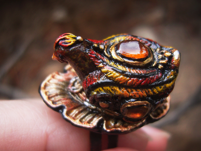 "Легенда Янтарного Подземелья", кольцо с курочкой и натуральным янтарём