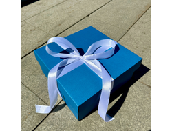 Синяя подарочная коробка GILEV 25х25х12см с крышкой и наполнителем