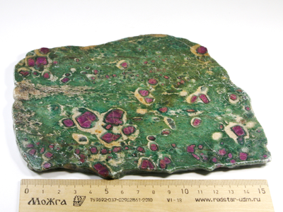 Корунд красный в фуксите, срез полированный, Индия (170*130*9 мм, 470 г) №25072