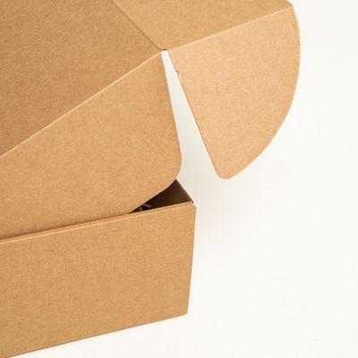 Подарочная коробка GILEV 32х32х12см с наполнителем и красной лентой