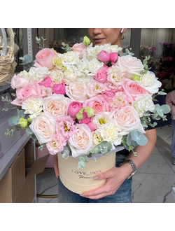 Букет в шляпной коробке микс цветов M №2