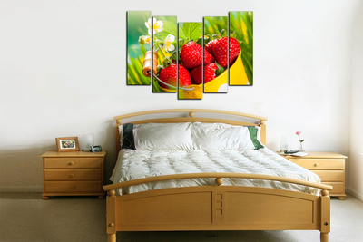 Модульная картина "Цветы клубники"