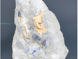 Дюмортьерит в кварце. Бразилия. 65*44*30мм