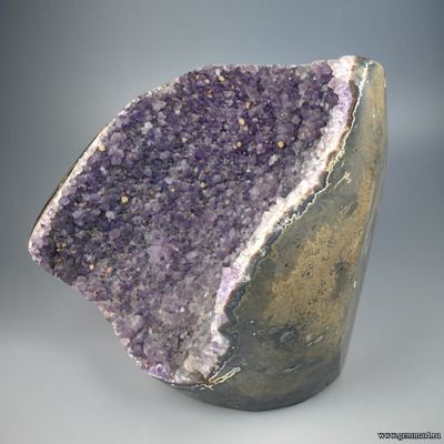 Аметист, жеода в породе.