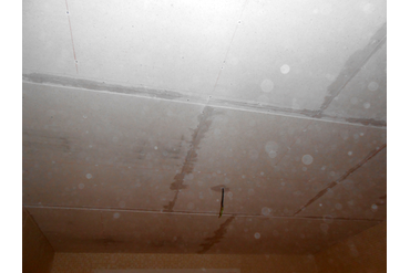 Перед малярными работами при заделке стыков следует применять только силико-акриловый аккустический герметик! Его состав имеет отличную адгезию с гипсовыми растворами и штукатурными смесями.