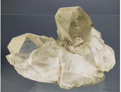 Горный хрусталь с включениями хлорита. Северная Осетия. 58*50*45мм.