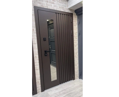 960*2050, ПРАВОЕ ОТКРЫВАНИЕ. ТЕРМОРАЗРЫВ. КРОНОС МУАР Ral 8019 (КОРИЧНЕВЫЙ) - СОФТ БЕЛЫЙ СНЕГ/ СТЕКЛОПАКЕТ.