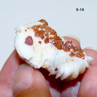 Ванадинит натуральный (щетка) №3-13: 43*25*17мм