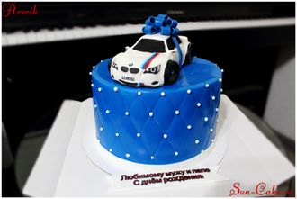 Торт с фигуркой BMW M5