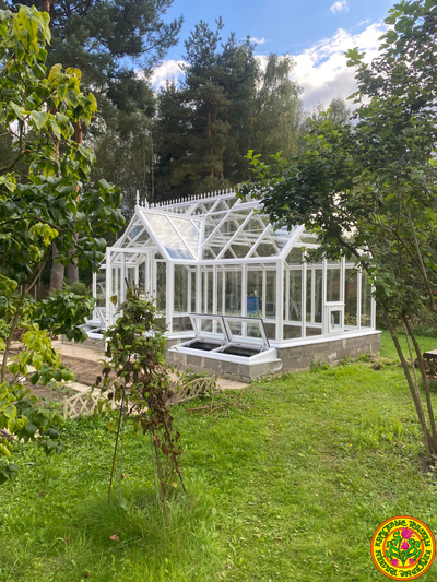 Базовая комплектация теплицы в английском стиле с холлом из стекала и алюминия ЕЛИЗАВЕТА 6000 х 3000 мм