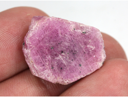 Корунд красный (рубин), кристалл, Мьянма (22*17*10 мм, 6,9 г) №36089